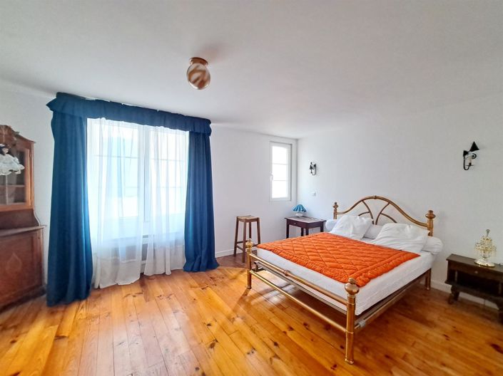 Image No.16-4 Bed House for sale