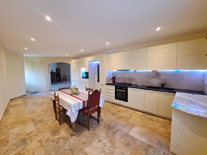 Image No.8-4 Bed House for sale