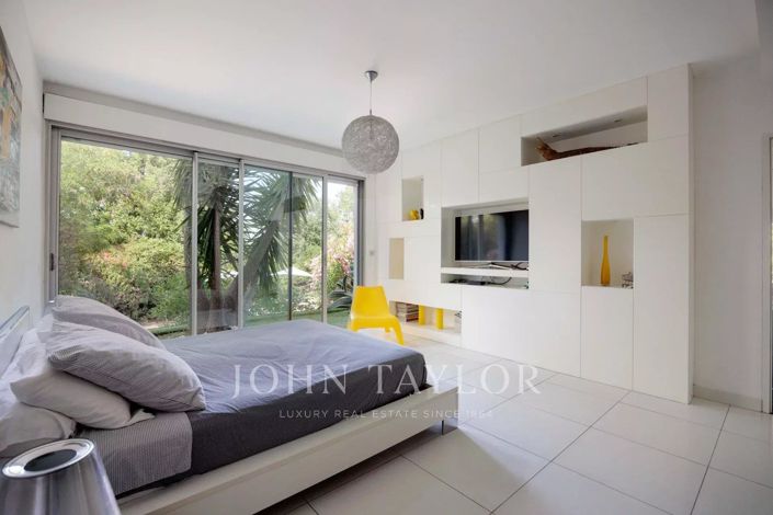 Image No.9-7 Bed House for sale