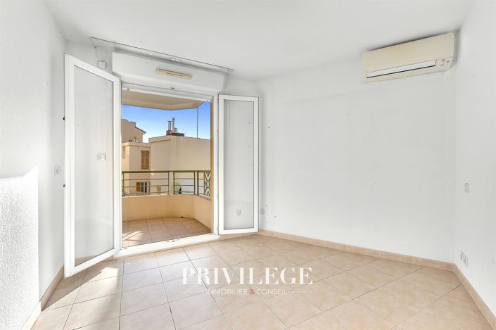 Image No.18-3 Bed Apartment for sale