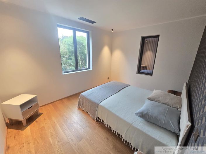 Image No.12-4 Bed House for sale