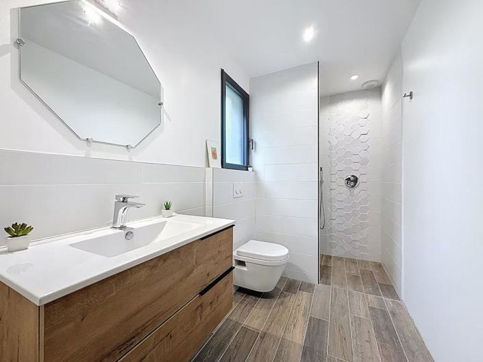 Image No.10-6 Bed House for sale