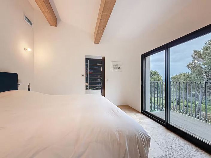 Image No.8-6 Bed House for sale