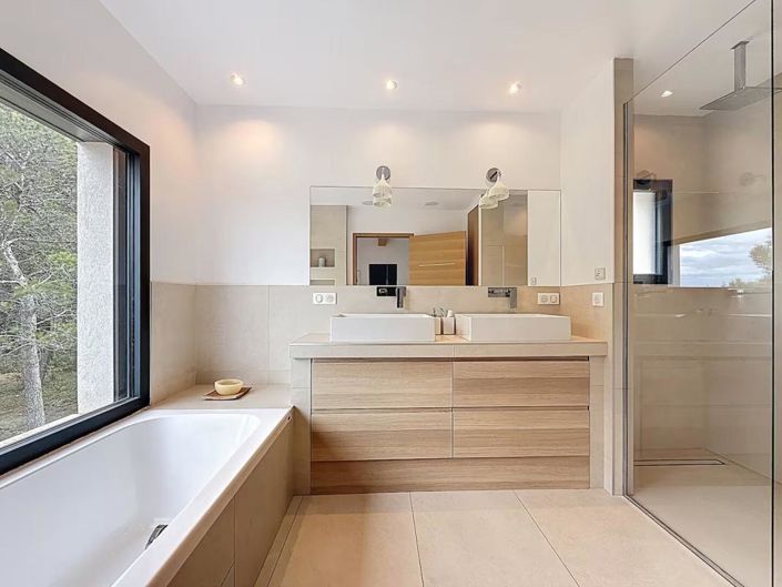 Image No.9-6 Bed House for sale