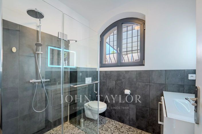 Image No.22-5 Bed House for sale