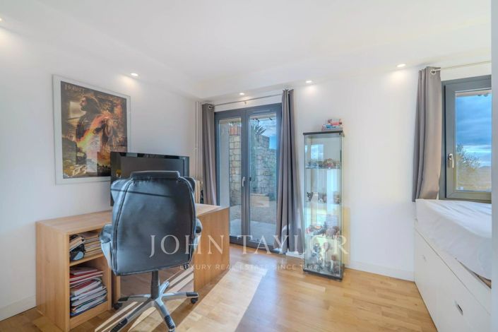 Image No.23-5 Bed House for sale