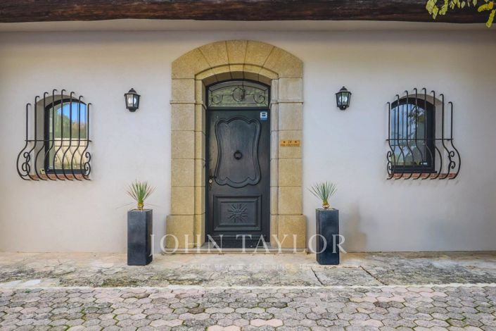 Image No.26-5 Bed House for sale