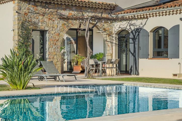 Image No.7-5 Bed House for sale