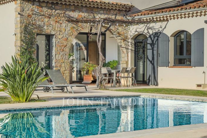 Image No.9-5 Bed House for sale