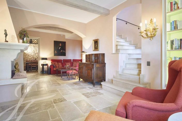 Image No.18-10 Bed House for sale