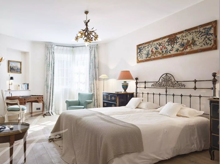 Image No.30-10 Bed House for sale