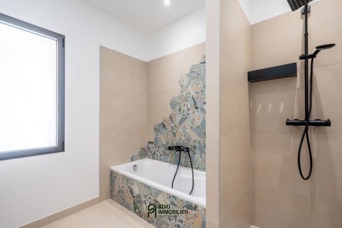 Image No.18-4 Bed House for sale