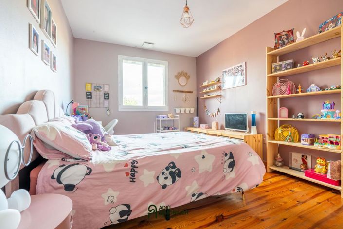 Image No.10-4 Bed House for sale