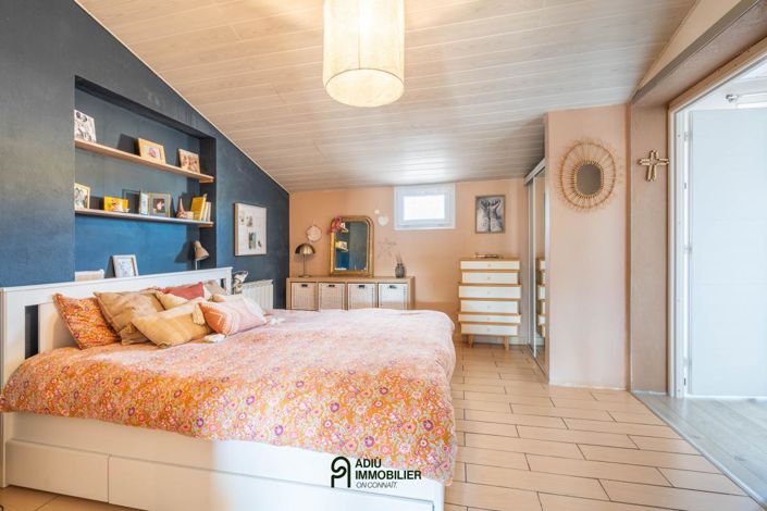 Image No.8-4 Bed House for sale