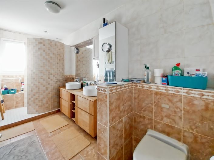 Image No.12-3 Bed House for sale