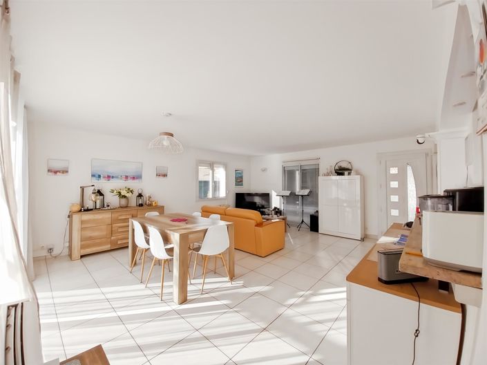 Image No.3-3 Bed House for sale