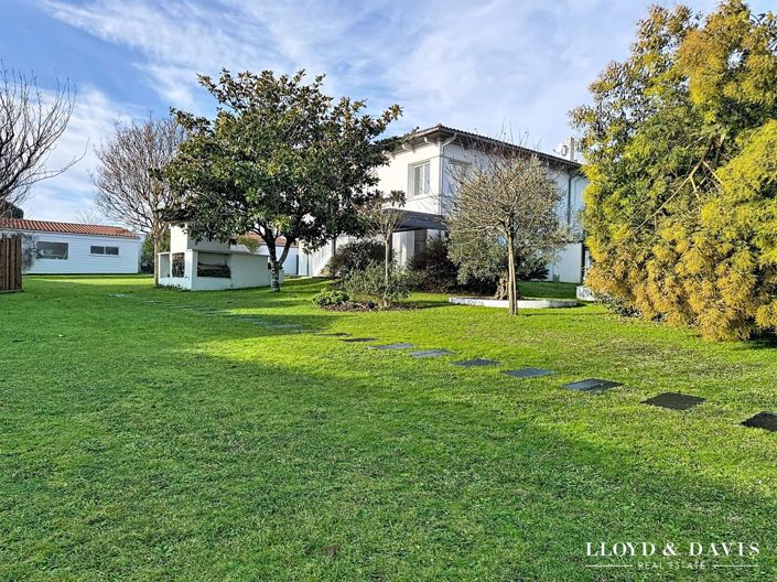 Image No.2-4 Bed House for sale