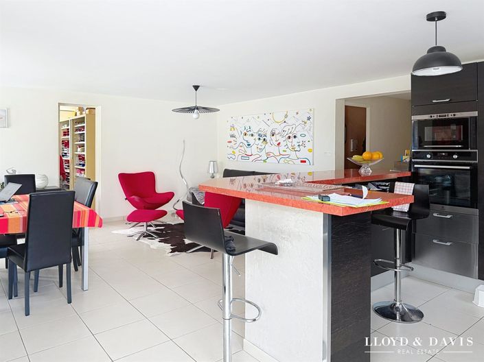 Image No.9-4 Bed House for sale