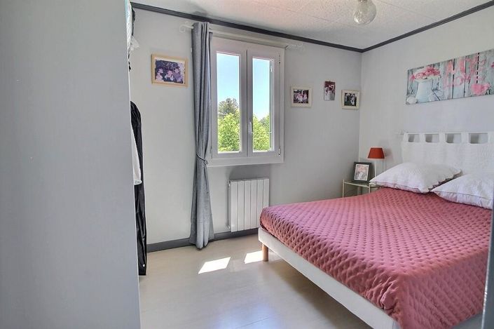 Image No.8-3 Bed House for sale