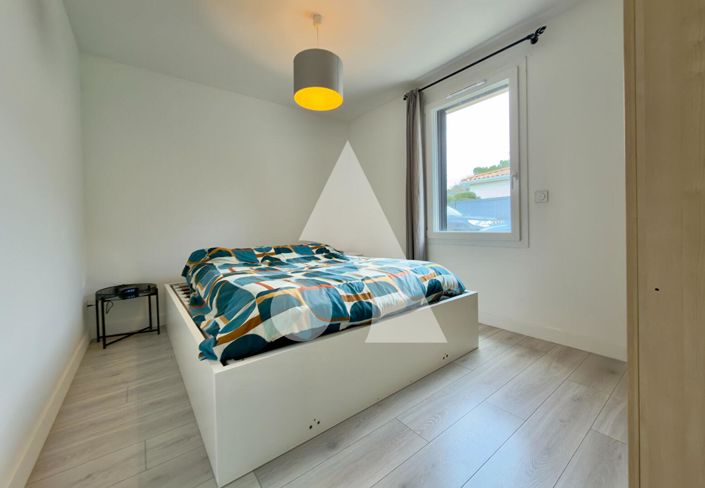 Image No.8-2 Bed House for sale