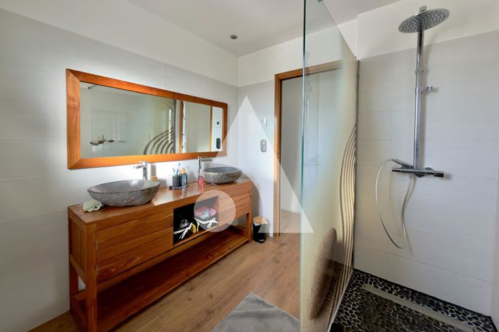 Image No.7-3 Bed House for sale