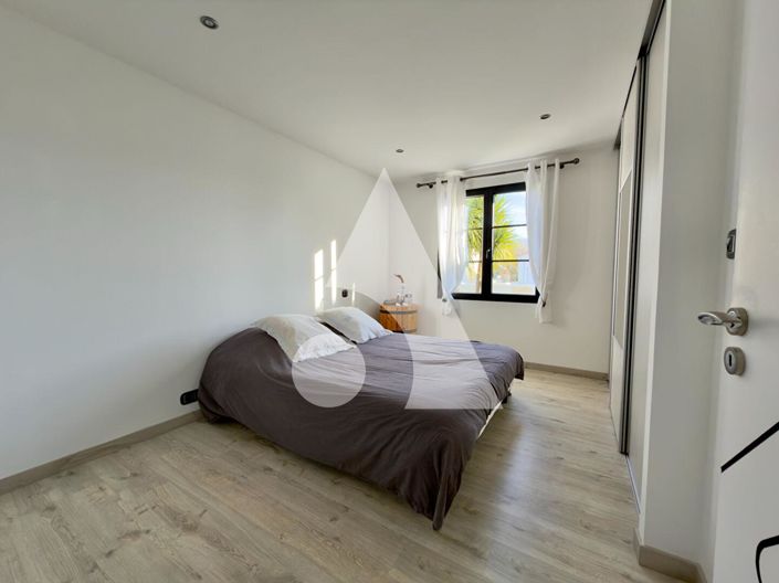 Image No.8-3 Bed House for sale