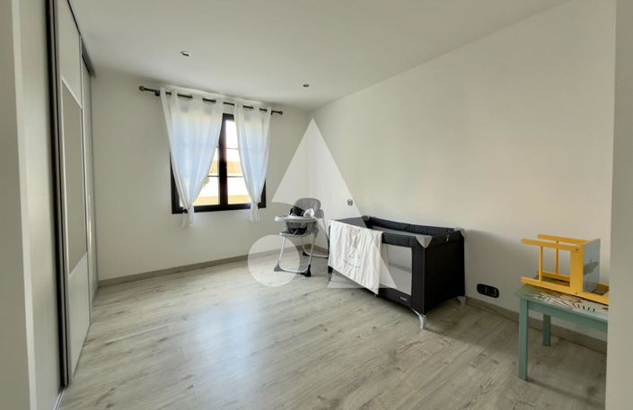 Image No.9-3 Bed House for sale