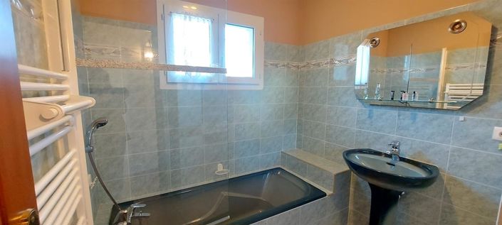 Image No.16-4 Bed House for sale