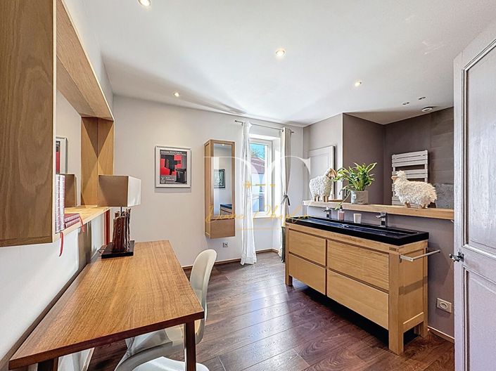 Image No.8-3 Bed House for sale