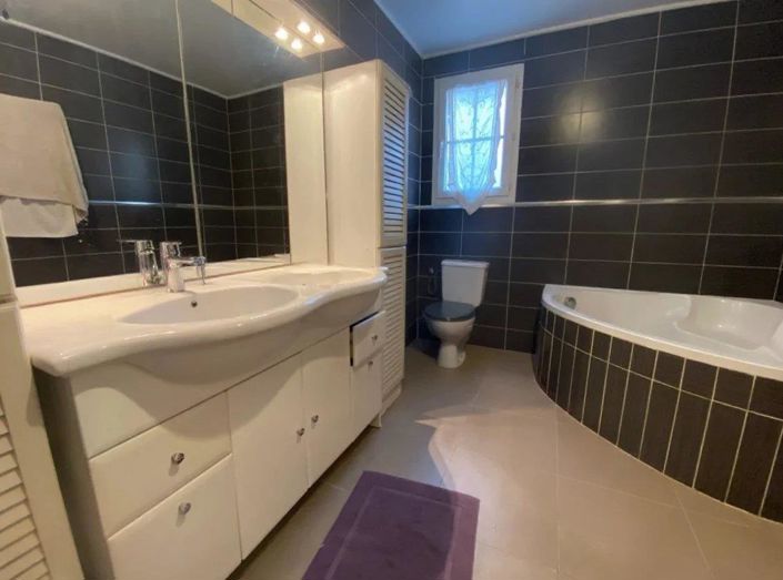 Image No.6-4 Bed House for sale