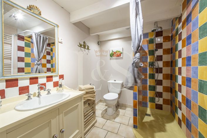 Image No.24-8 Bed House for sale