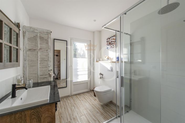 Image No.26-8 Bed House for sale