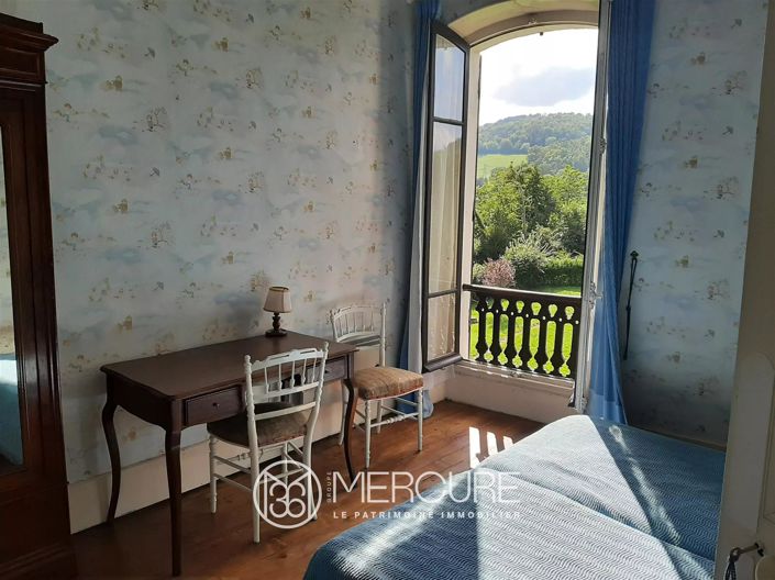 Image No.8-10 Bed House for sale