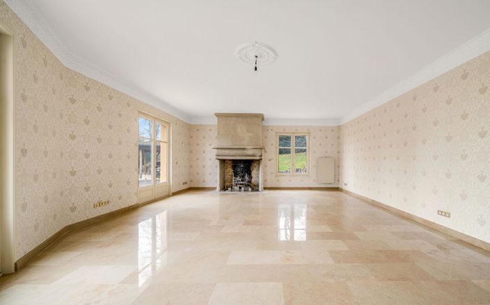 Image No.9-5 Bed House for sale