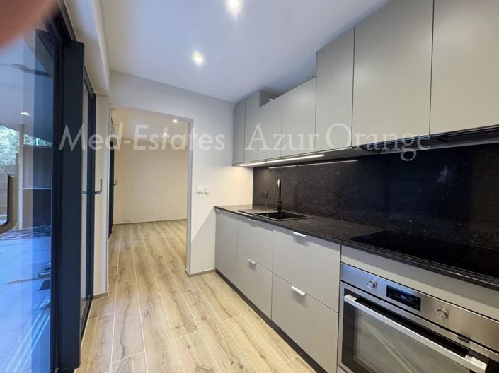 Image No.2-Appartement de 2 chambres à vendre à Sainte-Maxime