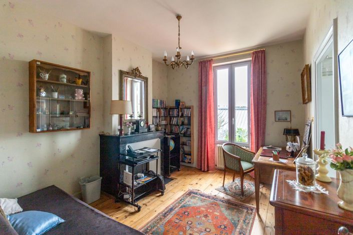 Image No.10-3 Bed House for sale