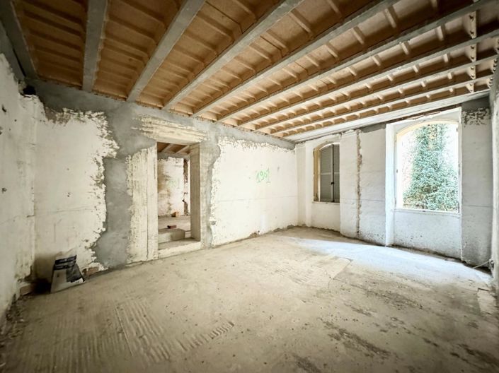 Image No.5-6 Bed House for sale