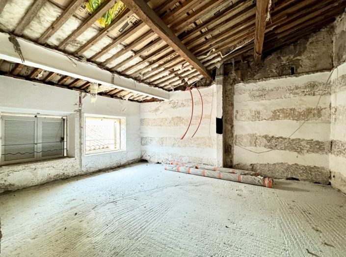 Image No.9-6 Bed House for sale