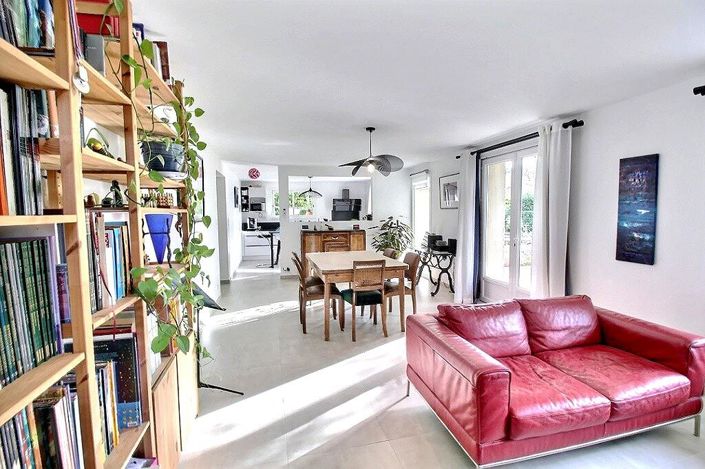 Image No.2-5 Bed House for sale