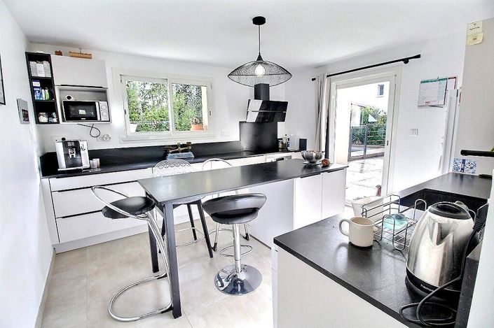 Image No.3-5 Bed House for sale