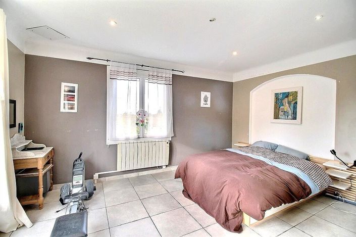 Image No.6-5 Bed House for sale