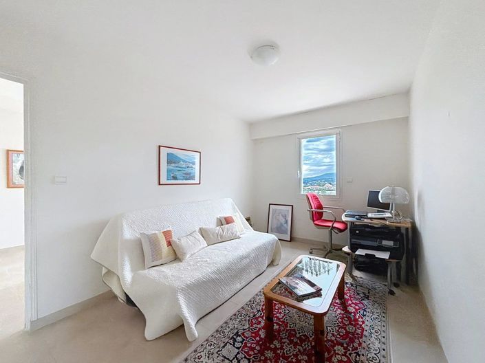 Image No.12-4 Bed House for sale