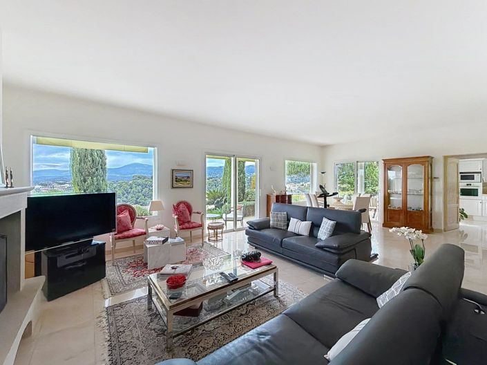 Image No.2-4 Bed House for sale