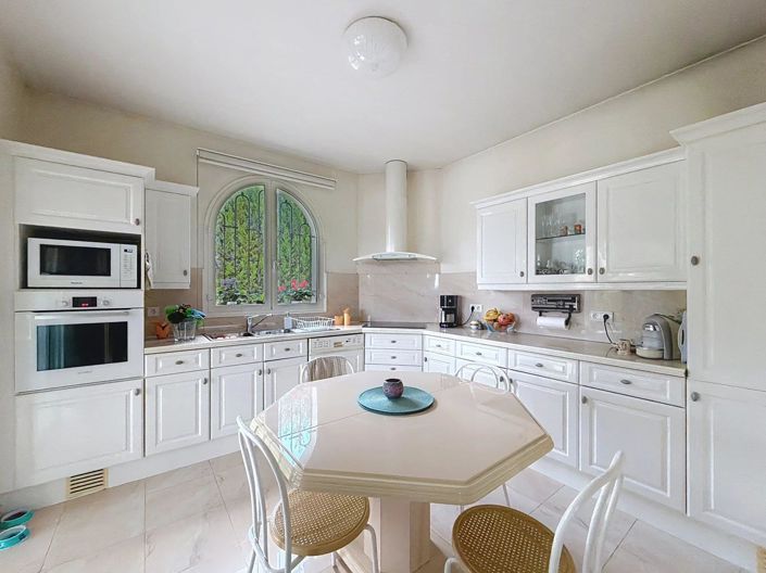 Image No.6-4 Bed House for sale