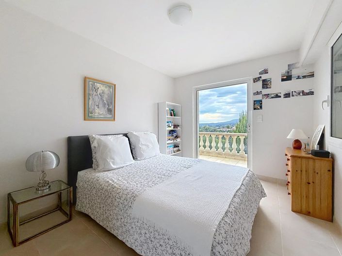 Image No.7-4 Bed House for sale