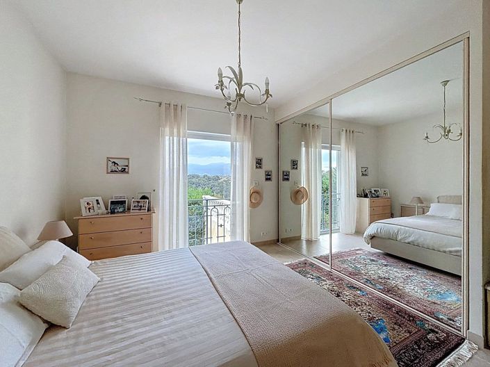 Image No.9-4 Bed House for sale