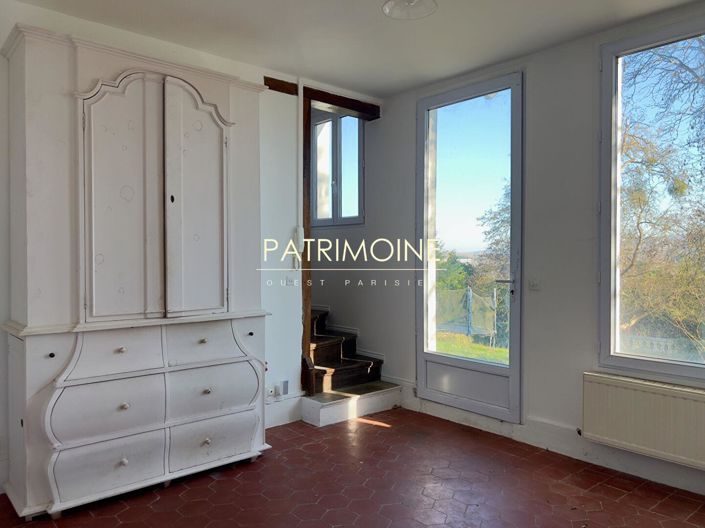 Image No.10-6 Bed Property for sale