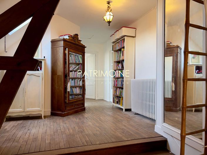 Image No.12-6 Bed Property for sale