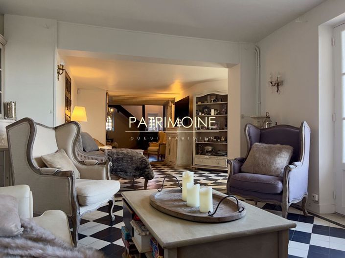 Image No.2-6 Bed Property for sale