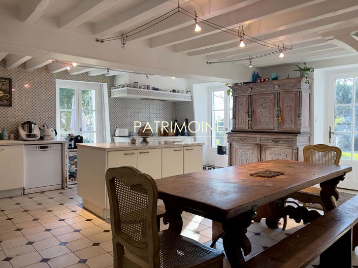 Image No.4-6 Bed Property for sale